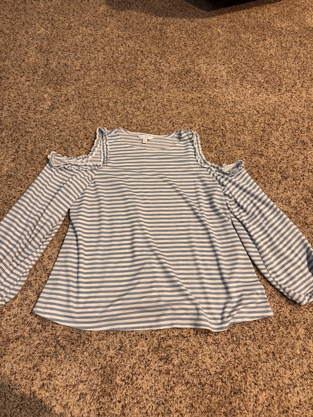 Striped Cold-Shoulder Women’s Top in Light Blue and White Size L
Lauren Conrad